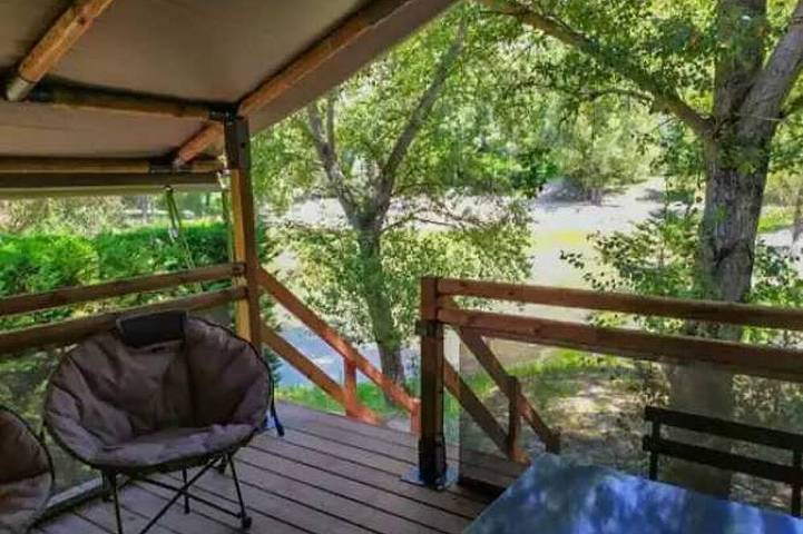 Cabane en bois pour 5 personnes - 1