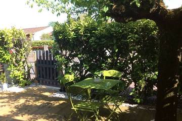 Location de vacances pour 2 personnes, avec terrasse et jardin à Yvrac