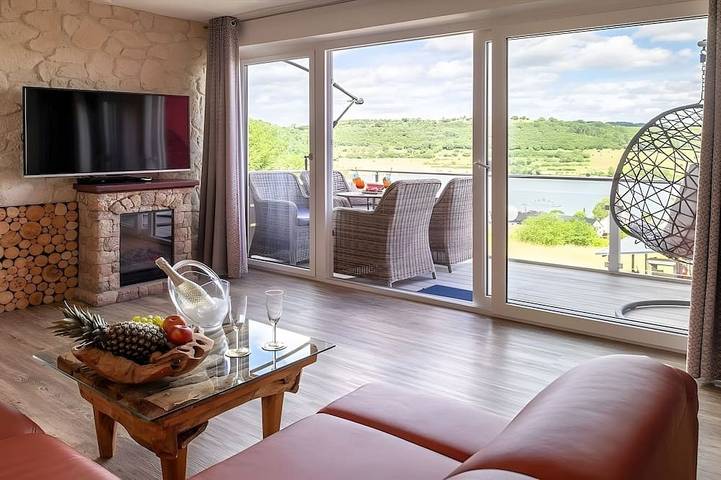 Ferienwohnung für 4 Personen, mit Balkon und Whirlpool sowie Garten und Sauna in der Eifel
