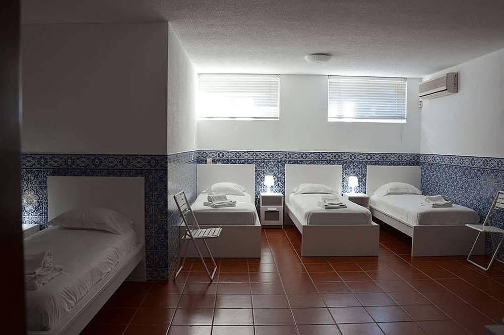 Deluxe Aroeira Villa | Villa Verdizela Ii | 6 Bedrooms | Table Tennis & Perfect for Families | Aroeira in Aroeira, Corroios