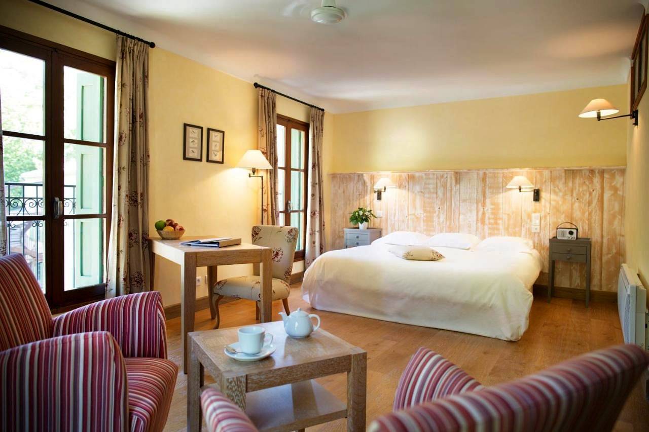 Les Pyrénées - le Grand Hôtel & le Château in Molitg-les-Bains, Parc naturel régional des Pyrénées catalanes