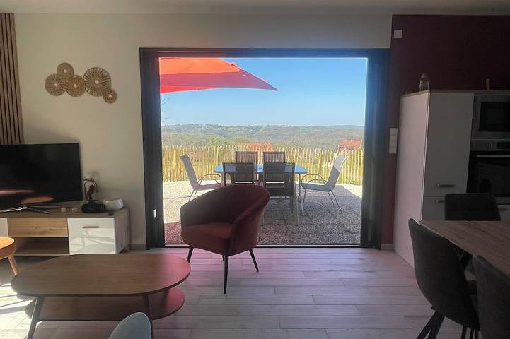 Location de vacances pour 6 personnes, avec jardin et terrasse à Reilhaguet