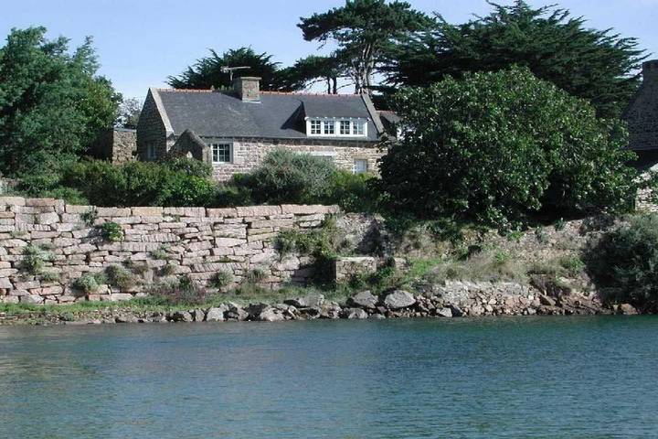 Gîte pour 2 personnes, avec jardin à Lanmodez - 4