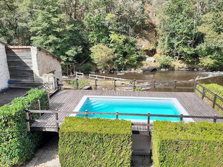 Location de vacances pour 8 personnes, avec jardin et balcon ainsi que piscine et vue à Châteauponsac - 2