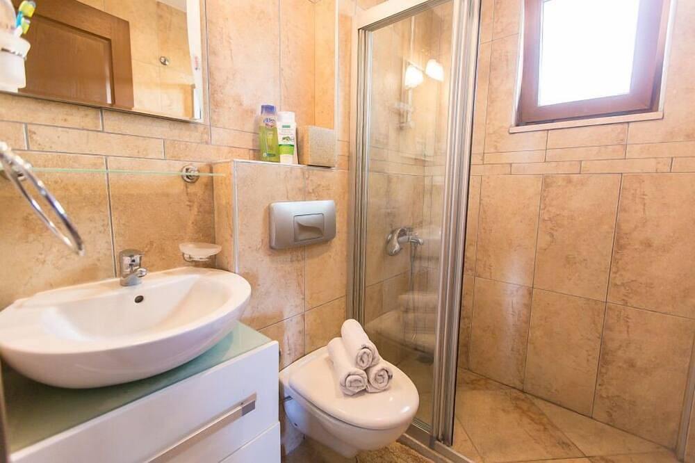 Ganze Wohnung, Eine Boutique-Anlage mit 2 großen Infinity-Swimmingpools, Dachterrasse, Meer- und Bergblick in Kaş, Provinz Antalya