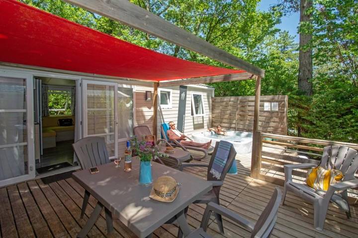 Mobil home pour 6 personnes, avec jacuzzi et bassin pour enfant à Saignon - 3