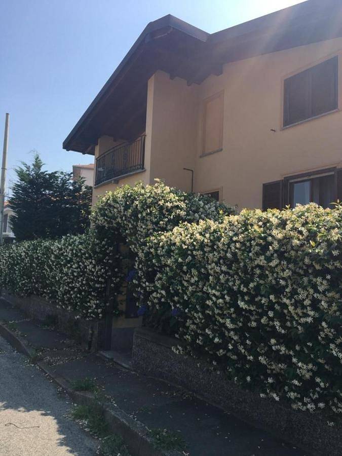 Casa vacanza per 8 persone, con Idromassaggio e Terrazza nonché Giardino a Gerenzano