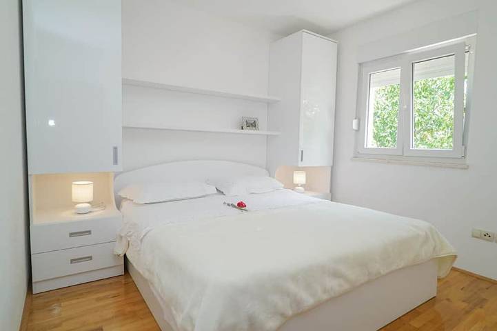 Ferienhaus in der Nähe des Meeres und des Sees in Imotski, Makarska Riviera