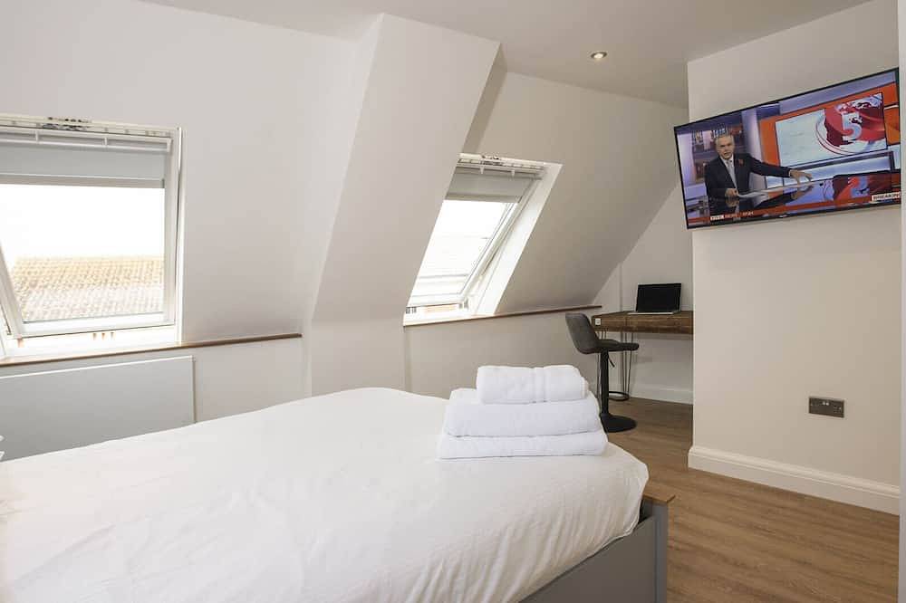 Entire apartment, Bright 2 Bed Flat in the heart of Old Town Swindon in Swindon, North Wessex Downs