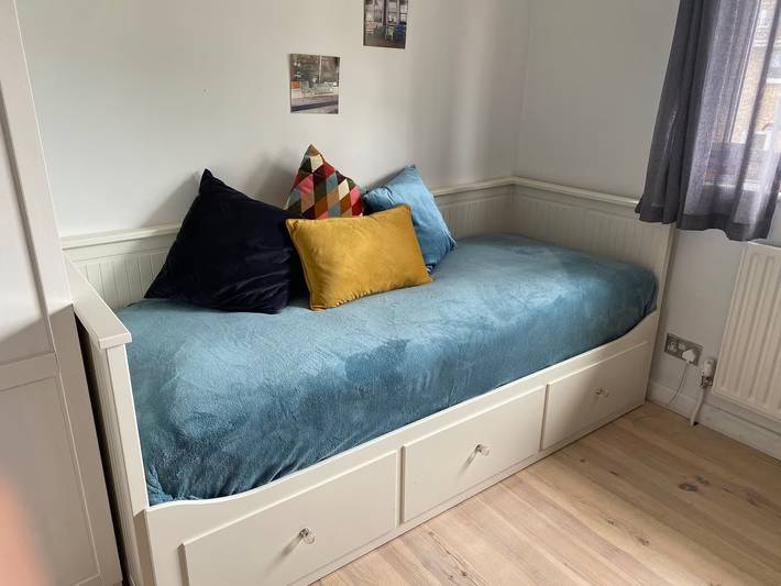 House - Sleeps 6 - Private Garden & Parking in Winnersh, Berkshire