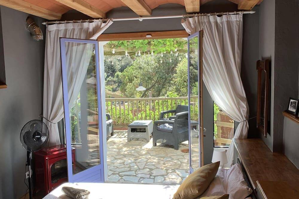Geheel appartement, Mooie studio / appartement met airconditioning en gebruik van zwembad. in Begur, Costa Brava