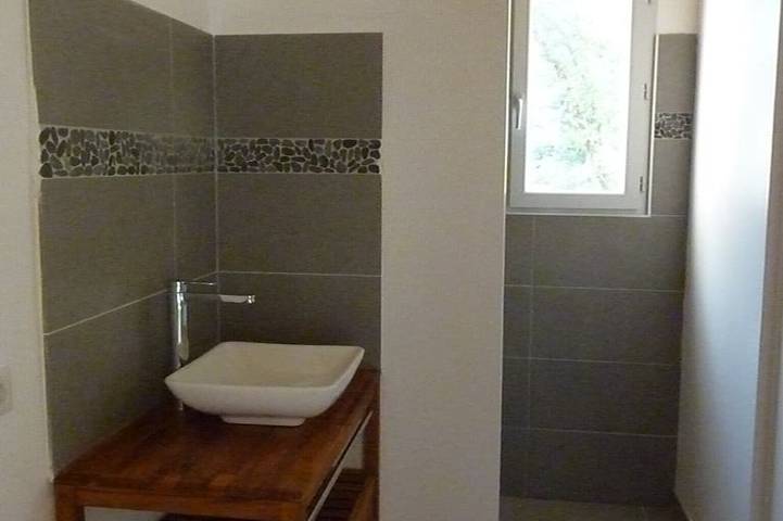 Gîte pour 3 personnes, avec piscine ainsi que jardin et terrasse à Assas (Hérault) - 3