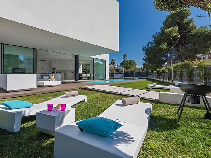 Villa de lujo con piscina a 100 m de la playa in Playa de Muro, Muro