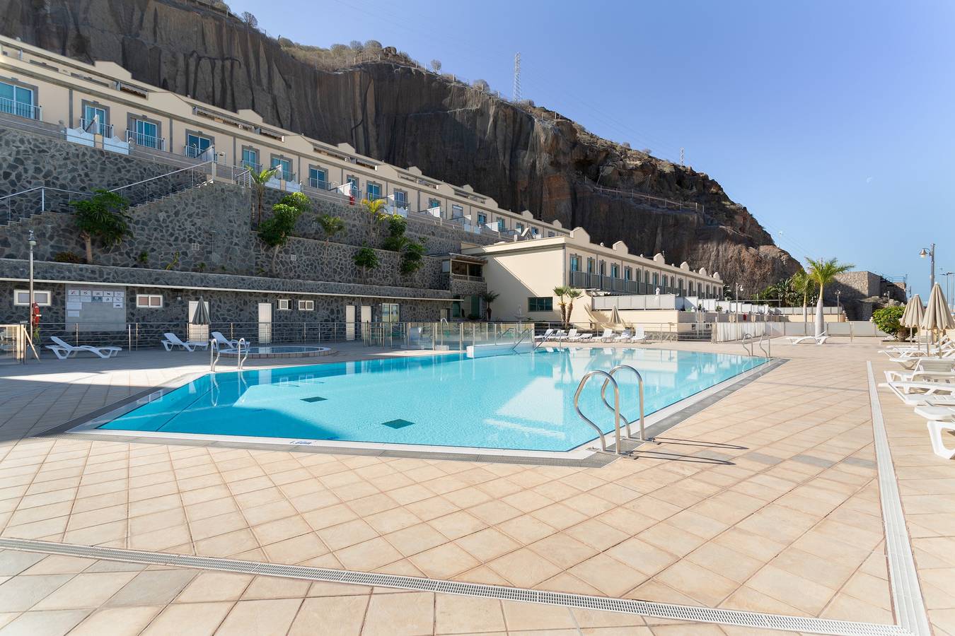Apartamento inteiro, Apartamento em 'Brisas De Puerto Rico' com Piscina Aquecida, Jacuzzi, Wi-Fi e Ar Condicionado in Puerto Rico (Gran Canaria), Grã Canária (Sul)