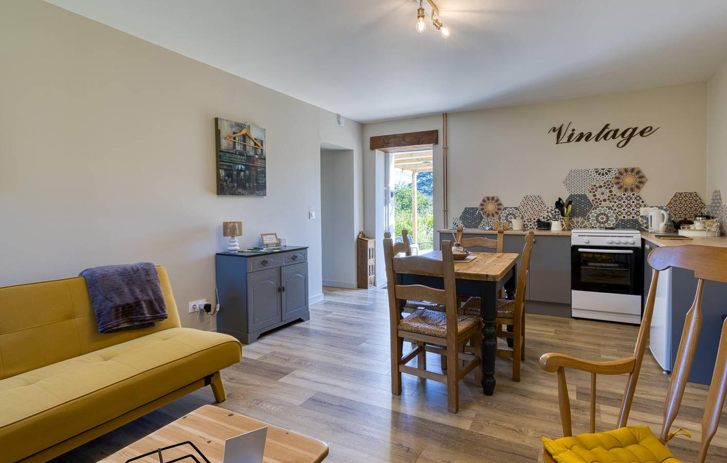 Acogedor apartamento con jardín, wifi y aparcamiento in Savigné, Vienne