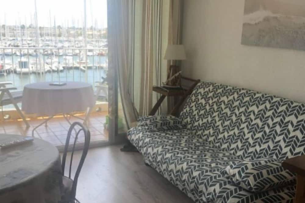 Entire apartment, Studio Cabine Avec Terrasse et vue Imprenable sur L'entrée du Port in Gruissan (Ville), Gruissan
