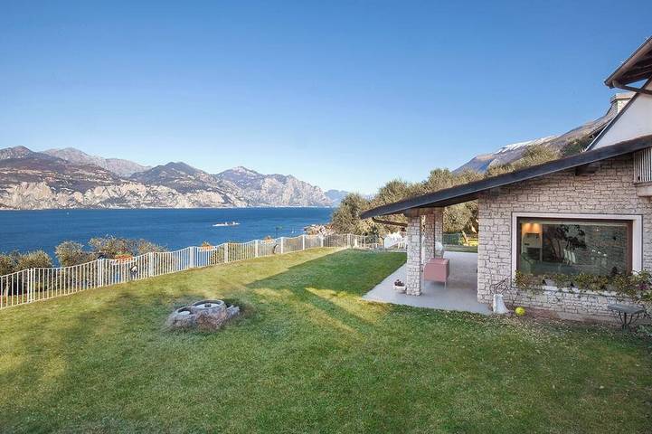 Villa pour 7 personnes, avec jardin, animaux acceptés à Brenzone