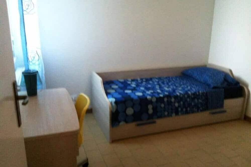 Ganze Wohnung, Schöne Wohnung 50 Meter vom Meer mit reservierten Parkplatz in Rivazzurra, Rimini