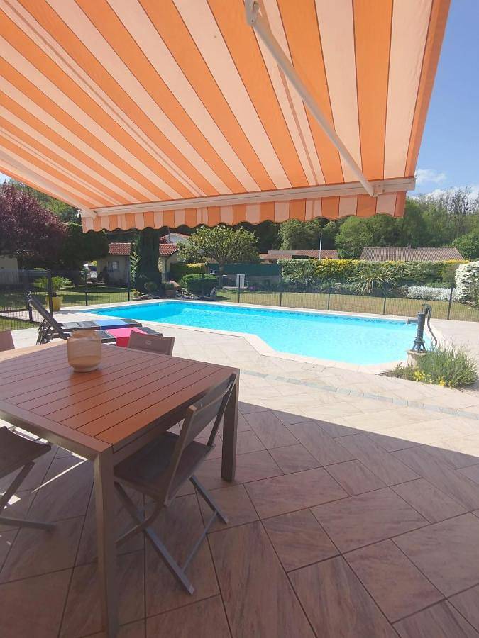 Location de vacances pour 2 personnes, avec jardin ainsi que terrasse et piscine à Saint-Paul-de-Jarrat - 4
