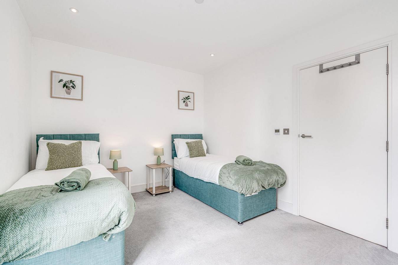 Entire holiday apartment, Battersea 2-Bed Apt, Sleeps 4 with Wifi in Wandsworth, London
