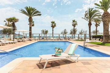 Hôtel pour 2 personnes, avec sauna ainsi que terrasse et piscine, animaux acceptés dans Platja Santa Margarita Rosas