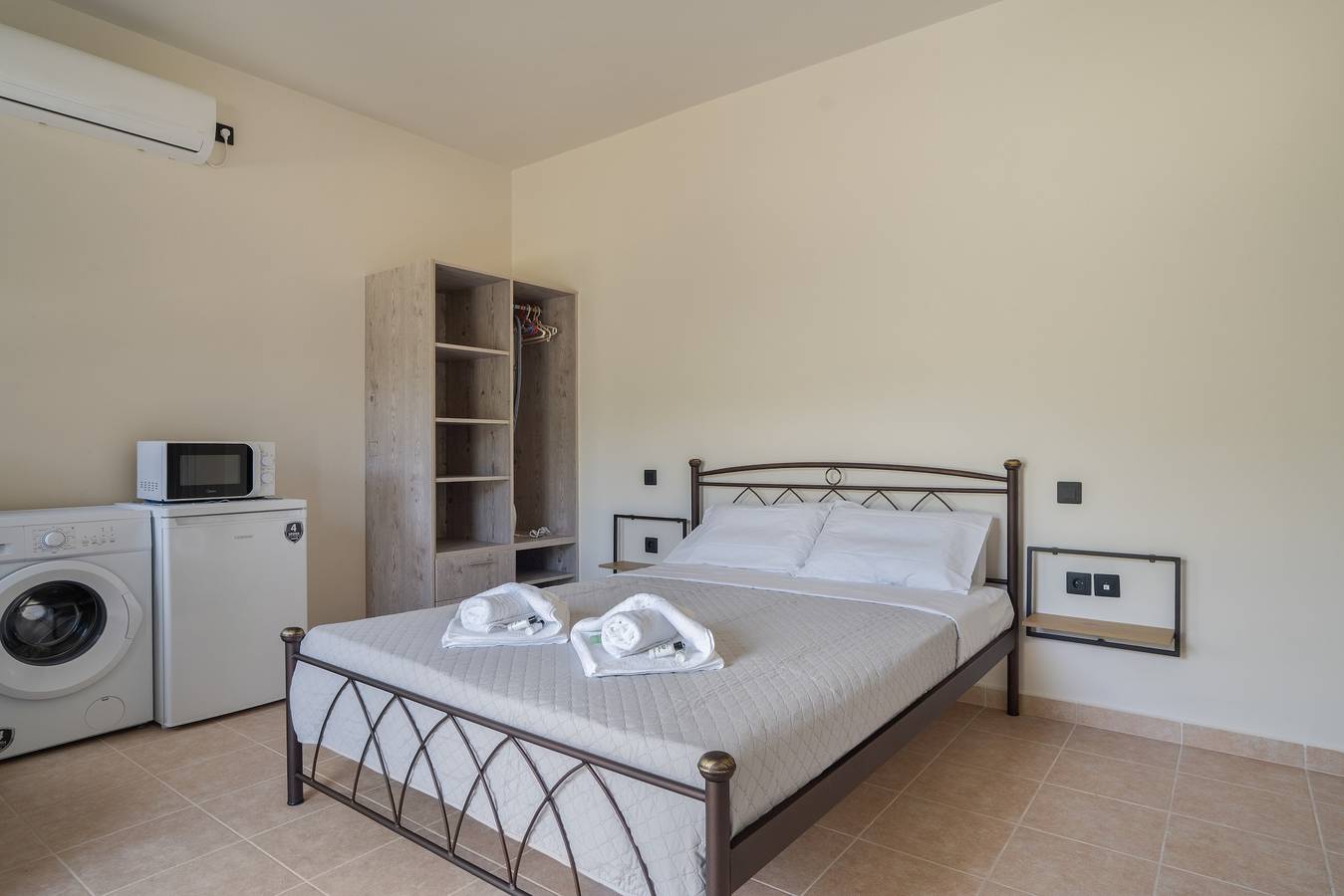 Gehele studio, Appartement 'Panagis 1' met uitzicht op de bergen, Wi-Fi en airconditioning in Kefalonia
