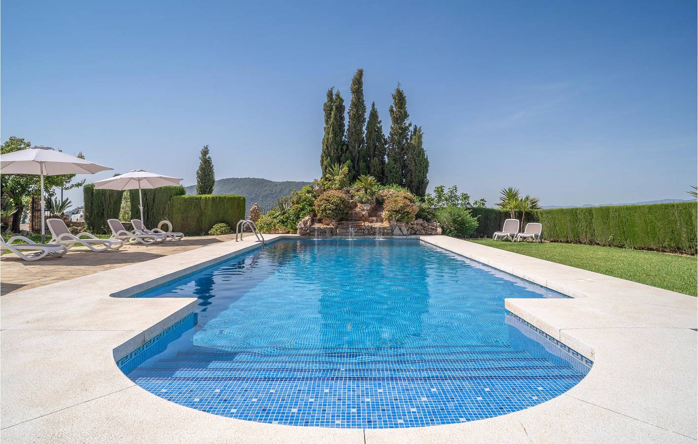 Apartamento vacacional entero, Apartamento junto a la piscina con WiFi y terraza in Periana, Provincia de Málaga