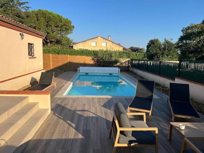 Location de vacances pour 10 personnes, avec terrasse et piscine à Sainte-Foy-d'Aigrefeuille