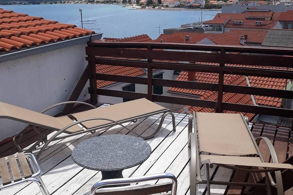 Ganze Wohnung, Sommersprosse,  bed & bike in Betina, Tisno