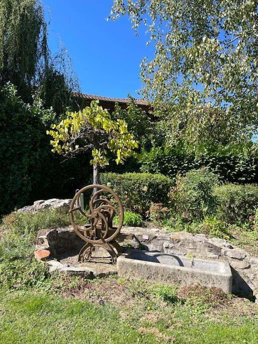 Location de vacances pour 4 personnes, avec jardin ainsi que vue et terrasse à Saint-Vulbas - 2
