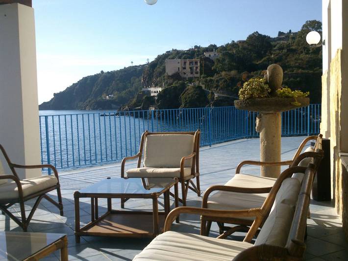 Stanza per gli ospiti per 2 persone, con Balcone e Terrazza nonché Vista lago alle Isole Eolie