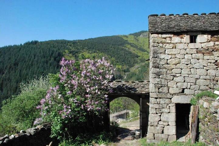 Location de vacances pour 15 personnes, avec terrasse ainsi que sauna et piscine à Pourcharesses