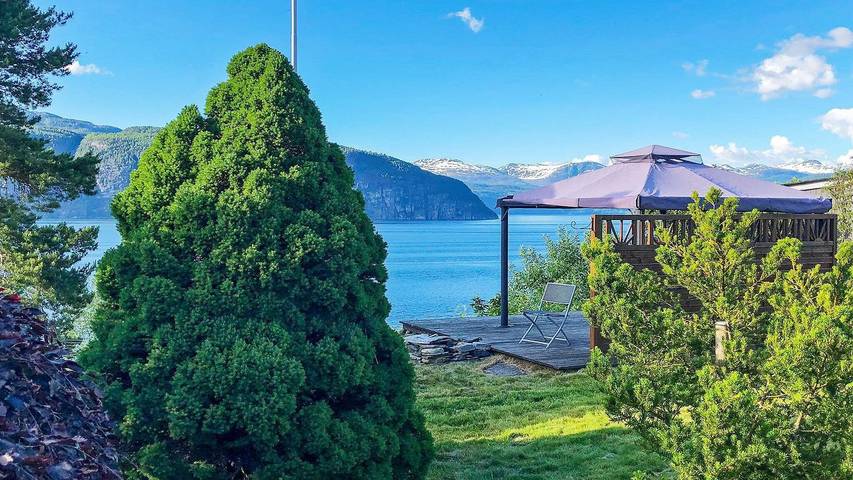 Ferienhaus für 7 Personen, mit Garten in Stryn
