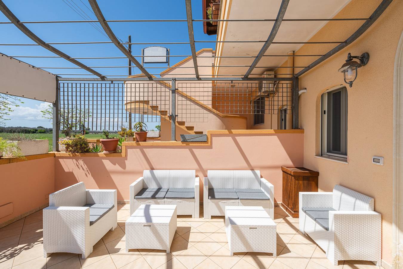 Entire apartment, 'Angeli Nel Salento - Room 7' with Private Terrace, Wi-Fi, and Air Conditioning in Cocumola, Minervino di Lecce