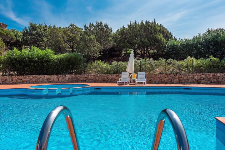 Appartamento intero, Appartamento Casa Turisarda con piscina condivisa, terrazza e aria condizionata in Baja Sardinia, Arzachena