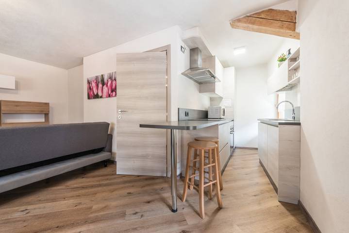 Entire apartment, Apartment "Glolo 2" in the South of the Beautiful Lago di Molveno in San Lorenzo in Banale, Dorsino