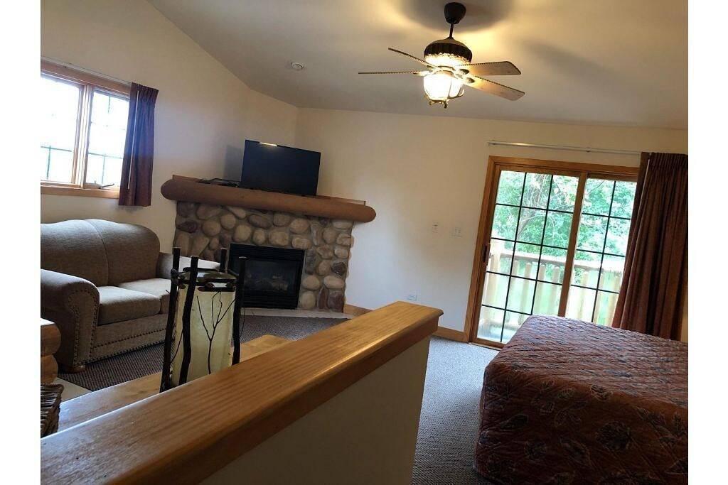 Bella Villa familiar. Wifi. Close to Starved Rock Park Hiking trails. Relaxing! in Starved Rock State Park