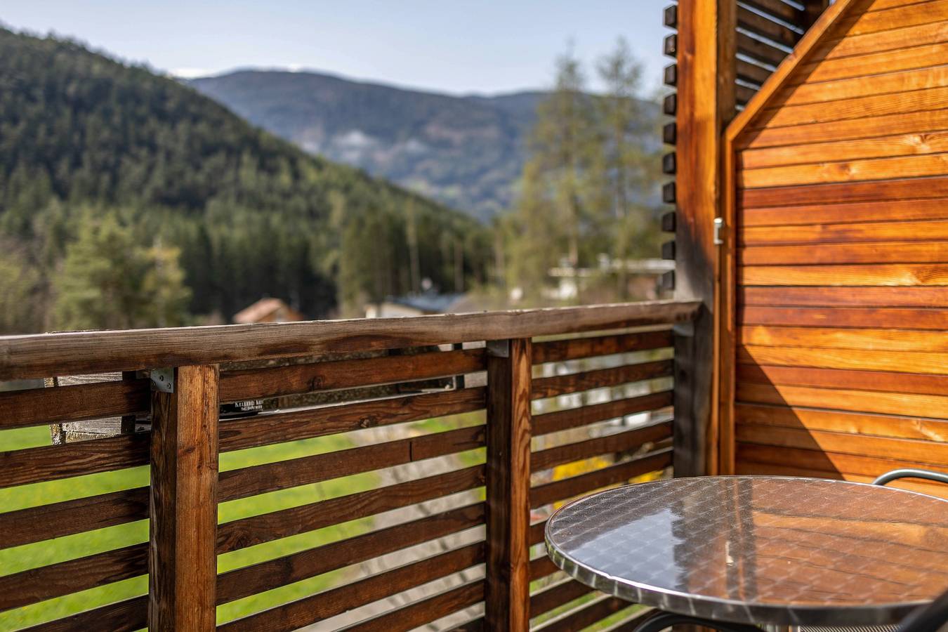 Entire apartment, Apartment 'Silbernagl Direkter Blick Zum See' with Lake View, Shared Terrace and Wi-Fi in Issing, Pfalzen