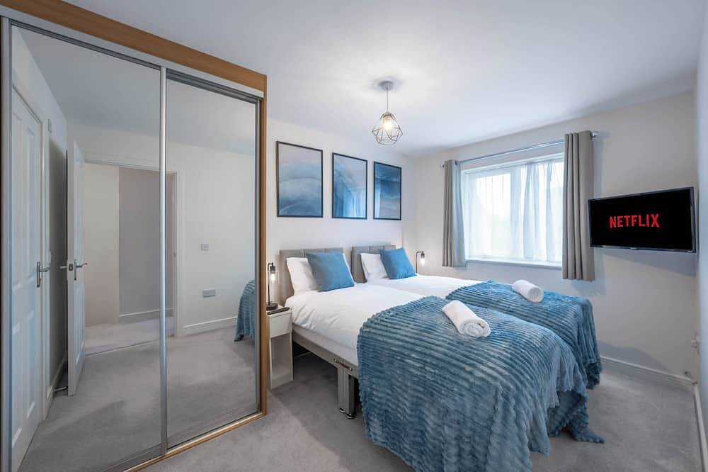 3 Br House | Driveway Parking | Modern Comfort in Stevenage, Hertfordshire