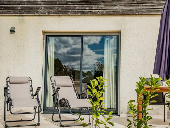 Modernes Haus im Park mit Pool und Spielplatz in Lacapelle-Marival, Lot