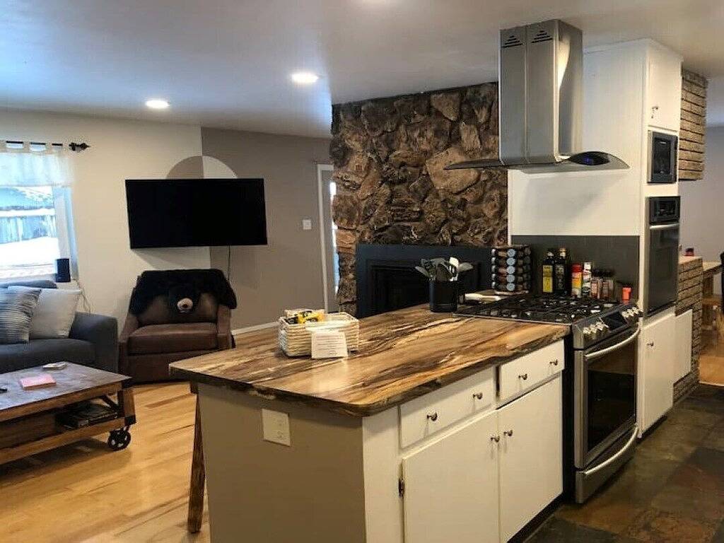 Pinecone Lodge - 3 bed/2 bath - South Lake Tahoe (sleeps 6) in Kingsbury, Heavenly