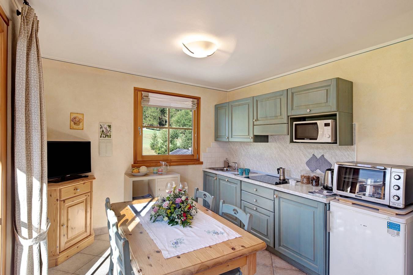 Ganze Wohnung, Ferienwohnung 'Sole Chalet Martina' mit Bergblick, Garten und Wlan in Livigno, Veltlin