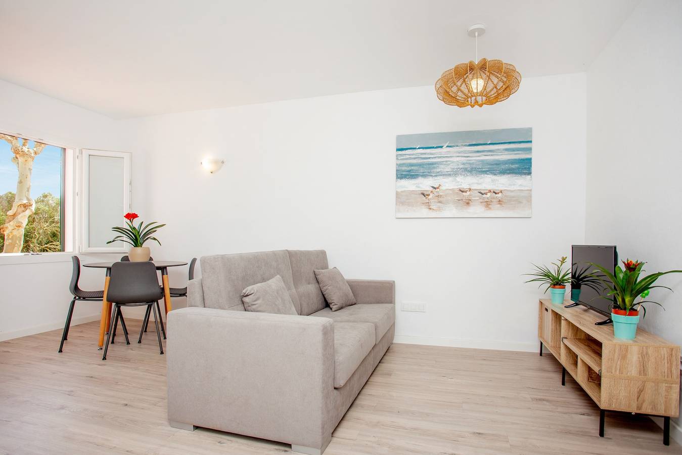 Entire apartment, Family Holiday Apartment 'Poblat 86' with Air Conditioning in Cala Blanes, Ciutadella