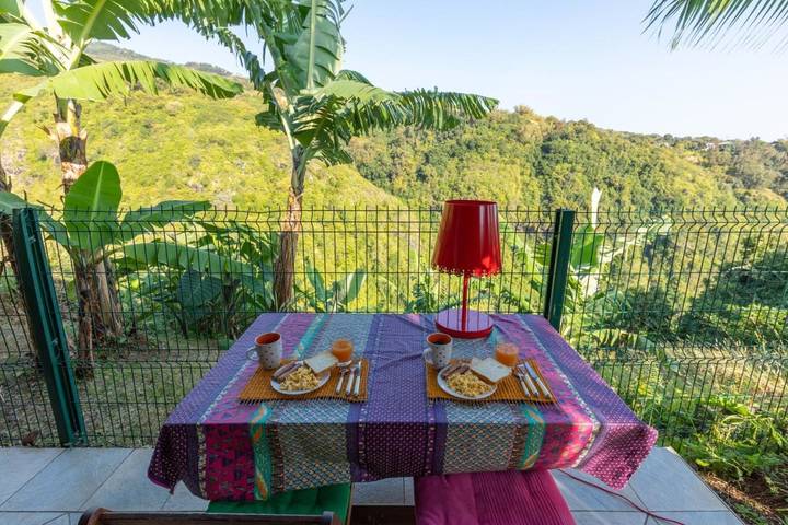 Camping pour 6 personnes, avec vue ainsi que jardin et piscine, animaux acceptés sur l' Île de la Réunion - 4