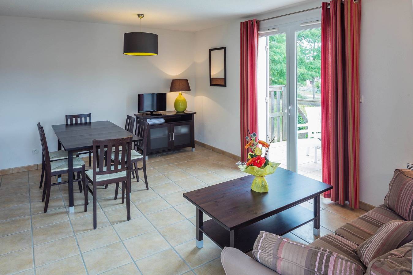 Apartamento entero, Apartamento de vacaciones para 6 personas con piscina in Barbaste, Nérac region