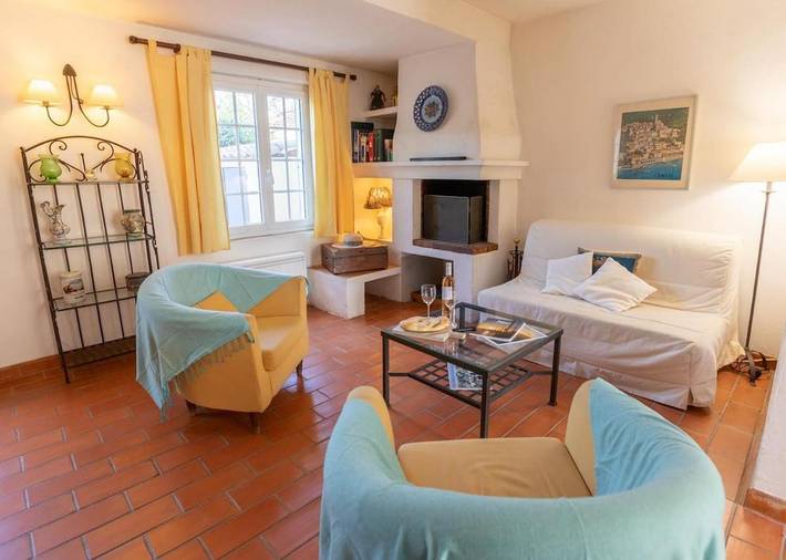 Villa for 4 people, with garden and pool - 1
