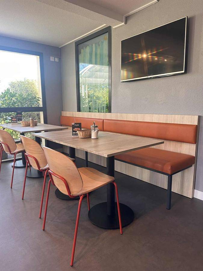 Hôtel pour 3 personnes, avec terrasse à La Crèche