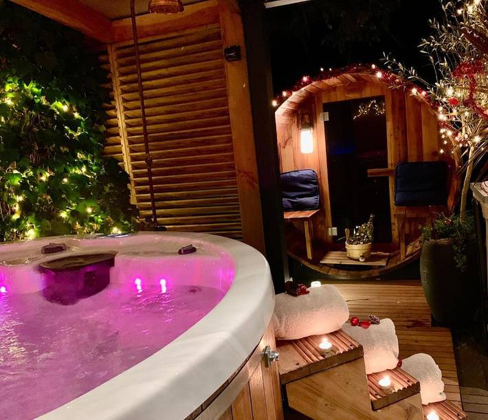 B&b voor 4 personen, with Whirlpool and Terras as well as Tuin and Zwembad in Twente
