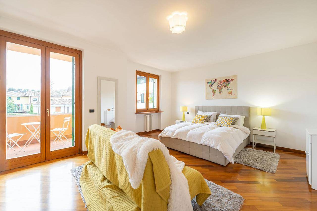 Villa Calmasino - Swimming Pool and Garda Lake in Calmasino, Bardolino