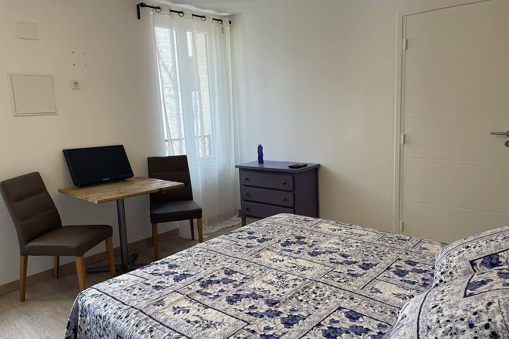 Appartement entier, Studio plein centre in Eyragues, Région d'Arles